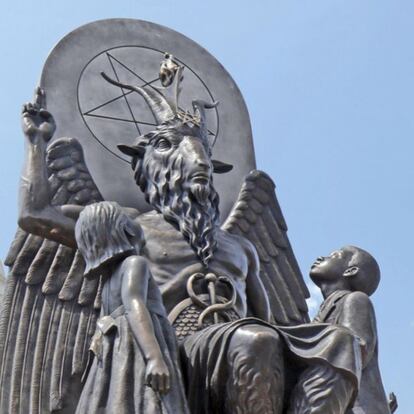 Escultura de Baphomet erigida por el Templo de Satán.