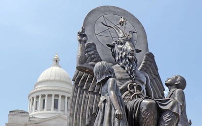 Escultura de Baphomet erigida por el Templo de Satán.