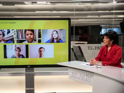 La ministra de Educación, Isabel Celaá, responde a las preguntas de los ciudadanos en la redacción de EL PAÍS.