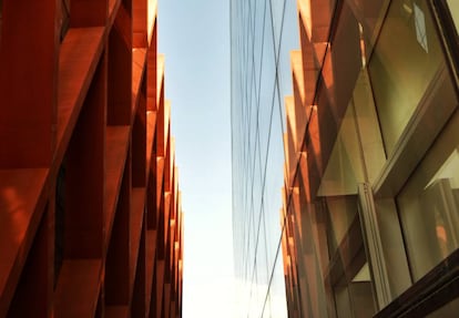 Dos de los edificios que integran el Museo de la Evolución Humana, en Burgos. 