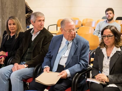 Marina Castaño, Tomás Cavanna,  Dositeo Rodríguez y Covadonga Rodríguez en la primera sesión del juicio en Santiago.