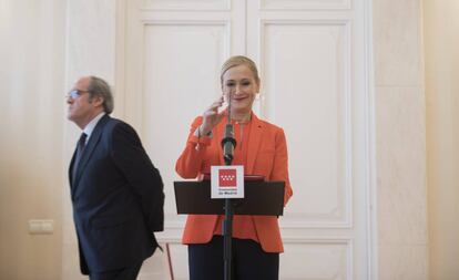 Cristina Cifuentes y Ángel Gabilondo durante su encuentro de hoy.