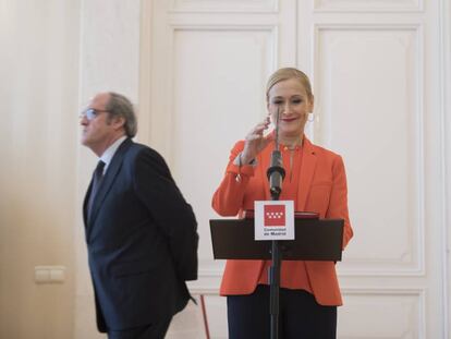 Cristina Cifuentes y Ángel Gabilondo durante su encuentro de hoy.