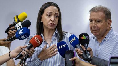 La exdiputada María Corina Machado habla durante una rueda de prensa, este sábado en Caracas.