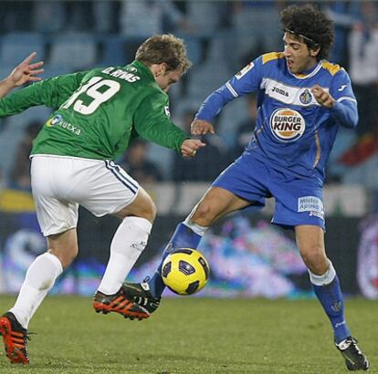 Daniel Parejo ante Diego Rivas.