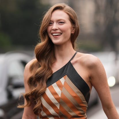 Artículo de EL PAÍS Escaparate sobre unos polvos para texturizar el pelo.