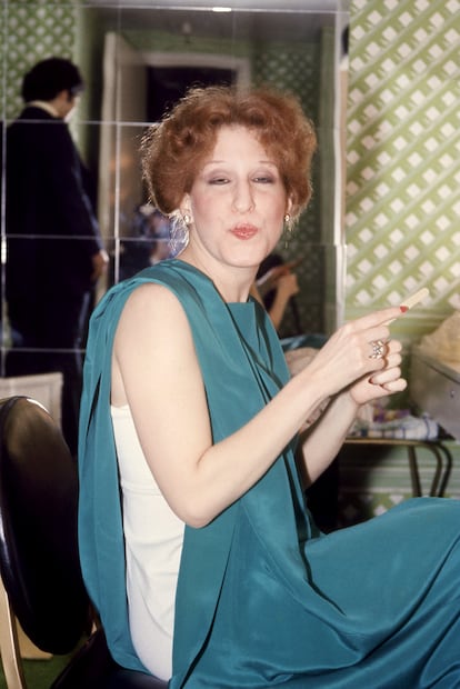 La cantante, actriz y comediante Bette Midler en Nueva York en 1970.