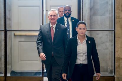 El presidente de la Cámara de Representantes, Kevin McCarthy, llega al Capitolio el 25 de mayo para las negociaciones sobre los límites de deuda.