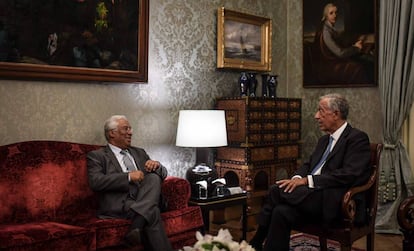 Desde la izquierda, el socialista António Costa y el presidente del país Marcelo Rebelo de Sousa, en el palacio de Belém.