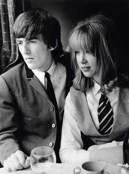 George Harrison y Pattie Boyd durante su boda en 1966.