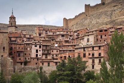 Las murallas de origen musulmán rodean el casco histórico de Albarracín, en los Montes Universales (Teruel).