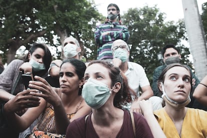 Reunión del 27N el 17 de Diciembre del 2020 en La Habana.  De izquierda a derecha y de arriba abajo: Claudia Genlui, Yasser Castellanos, Mauricio Mendoza, Juan Pin, Yunior Garcia, Anamely Ramos, Gretell Kairús, Camila Lobón. 