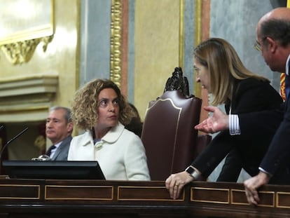 La presidenta de la Cámara, Meritxell Batet, junto a los miembros de la Mesa del Congreso, la popular Ana Pastor y el miembro de Vox Ignacio Gil Lázaro, durante una sesión de la pasada legislatura.