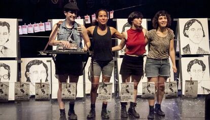 De izquierda a derecha, Carla Chillida,Yarima Osuna, Paula Romero y Margarida Mateos, en la funci&oacute;n &#039;Las solidarias&#039;. 