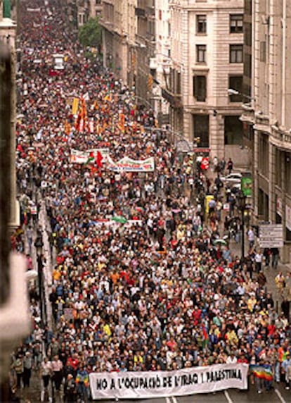 Una vista de la manifestación de ayer en la Via Laietana.