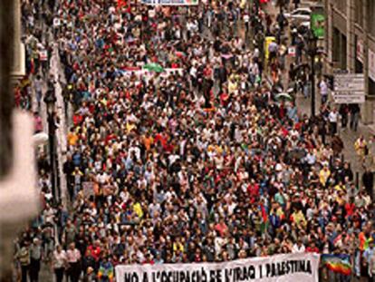 Una vista de la manifestación de ayer en la Via Laietana.