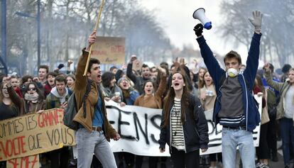 Protestas contra la reforma laboral propuesta por el Gobierno francés, este jueves en Nantes.