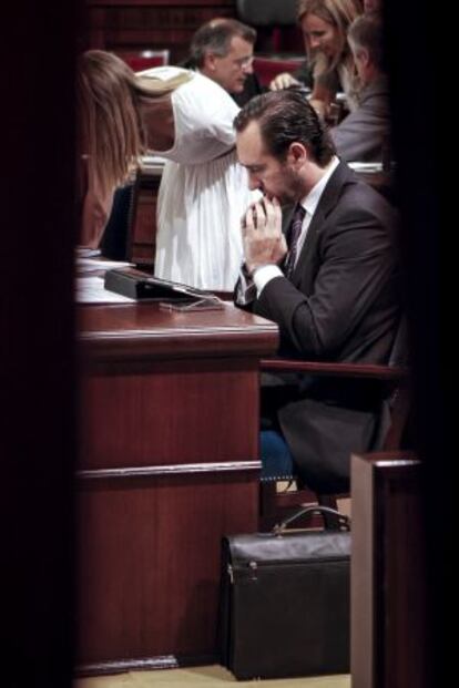 Jos&eacute; Ram&oacute;n Bauz&aacute;, en el Parlamento de Baleares.