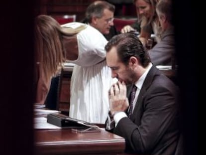 Jos&eacute; Ram&oacute;n Bauz&aacute;, en el Parlamento de Baleares.