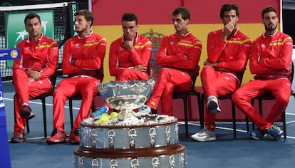 Bruguera, Carreño, Bautista, Ramos, Feliciano y Granollers, ayer en el Estadio Pierre-Mauroy de Lille.