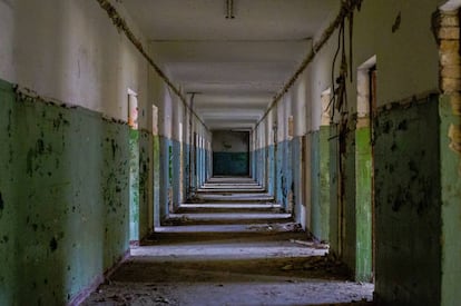 Fotografía del blog 'Abandoned Berlin', de Ciarán Fahey, que refleja el abandono actual del aeropuerto Schönwalde.