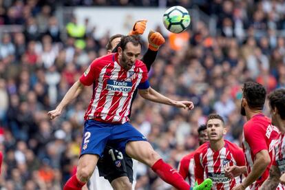 Godín, en una ocasión de gol en la portería del Real Madrid.