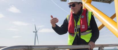 El presidente de Iberdrola, Ignacio Galán, en el parque off shore de la eléctrica en el Mar de Irlanda.