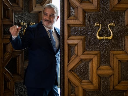 Jaume Collboni, alcalde de Barcelona, en el Saló de Cent del Ayuntamiento, tras presentar a los miembros de su Gobierno, en julio.