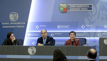 Jon Darpón, en el centro, durante la presentación del estudio sobre la enfermedad de la diabetes.