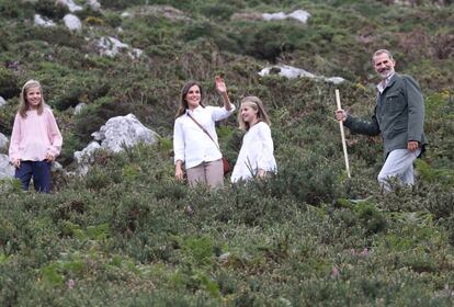 Los Reyes, con sus hijas, en el Parque Nacional de Covadonga el 8 de septiembre.
