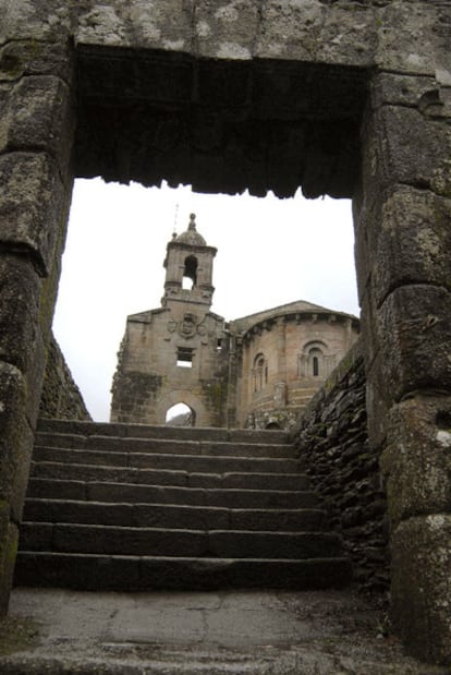 Monasterio de San Xoán de Caaveiro, en el corazón de las Fragas do Eume.