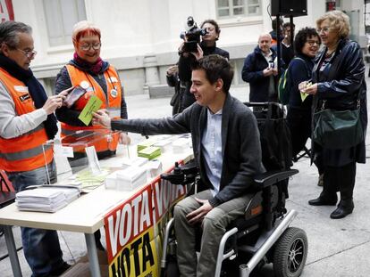 La alcaldesa de Madrid, Manuela Carmena, y el delegado del &aacute;rea de Gobierno de Participaci&oacute;n Ciudadana, Pablo Soto. 