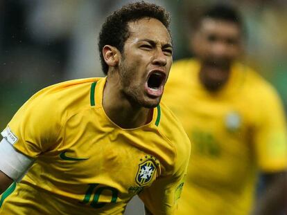 Neymar celebra su gol ante Paraguay.