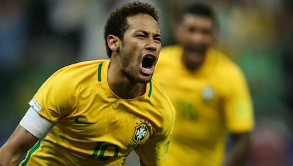 Neymar celebra su gol ante Paraguay.