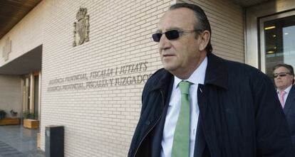 Carlos Fabra sale del juzgado número 5 de Castellón tras declarar en un juicio de faltas.