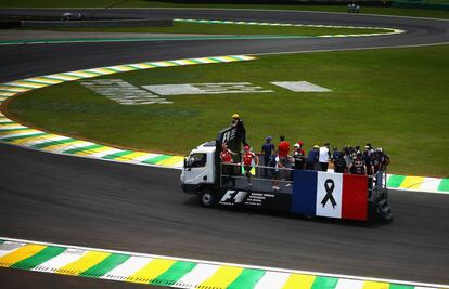 La bandera de Francia en el Gran Premio de Fórmula Uno de Brasil