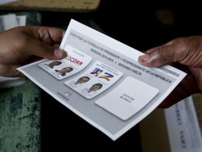 Papeletas para votar en las elecciones de Colombia.