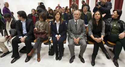 Pilar S&aacute;nchez, exalcaldesa de Jerez, (centro) sentada en el banquillo.