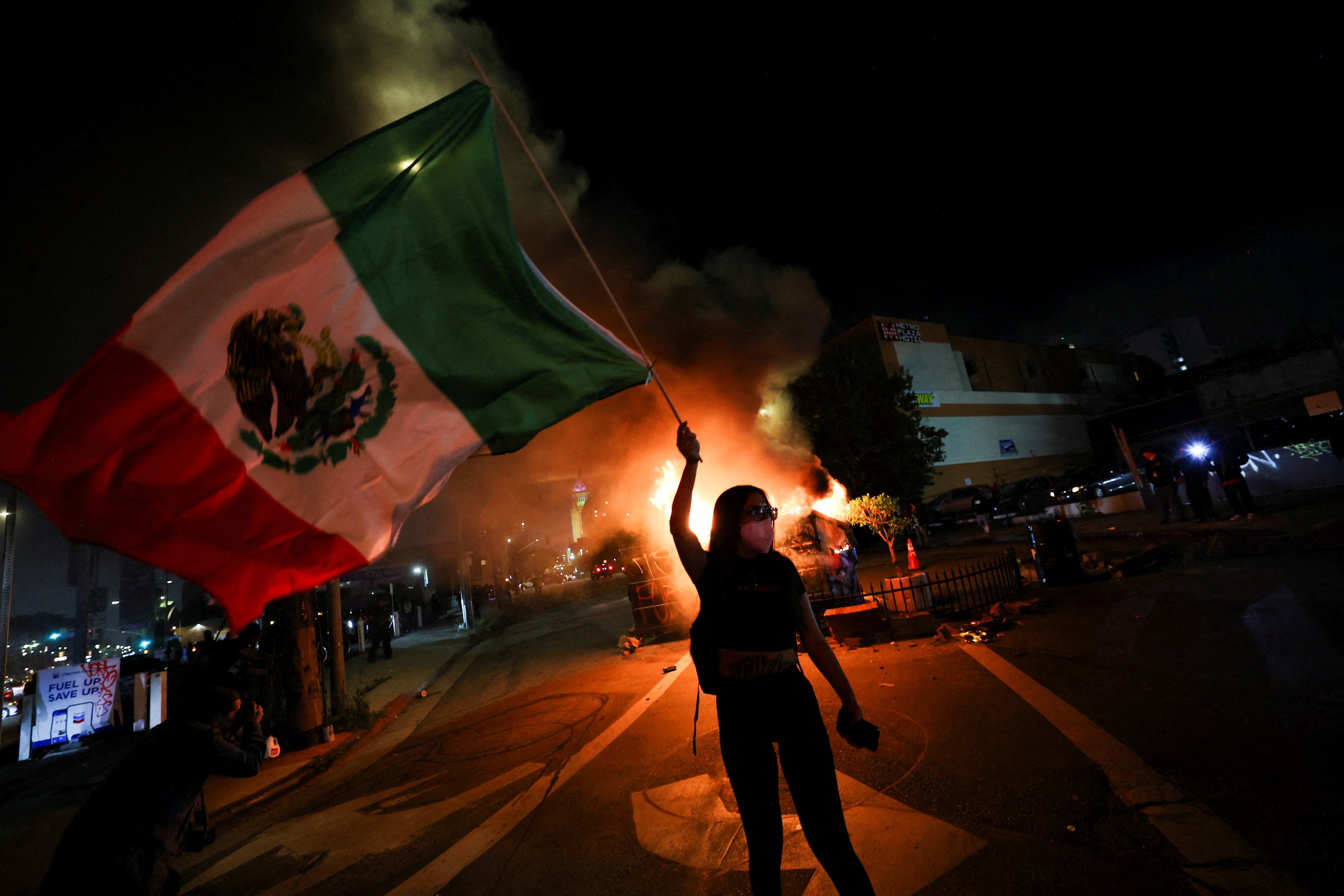 Las protestas de migrantes en California desatan una tormenta política entre México y Estados Unidos