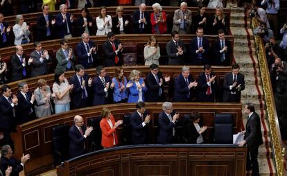 Mariano Rajoy rep els aplaudiments de la bancada popular després de la seva intervenció al Congrés.