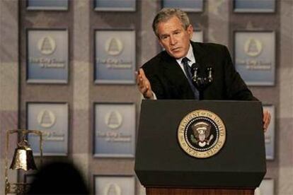El presidente George W. Bush, durante su discurso en el &#39;City Club&#39; de Cleveland (Ohio).
