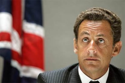 El ministro del Interior francés, Nicolas Sarkozy, tras reunirse ayer en Londres con sus colegas europeos.