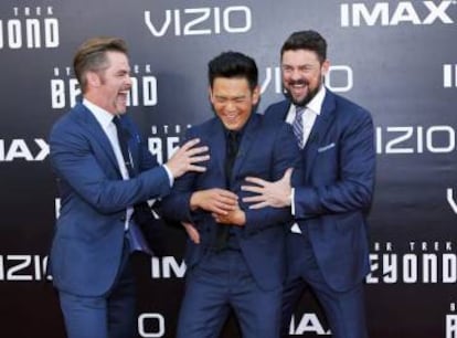 Los actores de 'Star Trek: Más allá', Chris Pine, John Cho y Karl Urban ayer en el estreno.