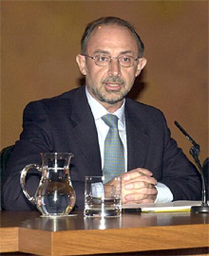 El ministro de Hacienda, Cristóbal Montoro, tras la reunión del Consejo de Ministros.
