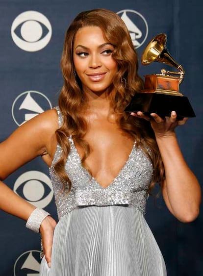 Tras su separación definitiva de <i>Destiny's Child</i>, Beyoncé ha publicado su segundo álbum en solitario, <i>B'Day</i>, por el que ha recibido el grammy al Mejor Álbum de R & B.
