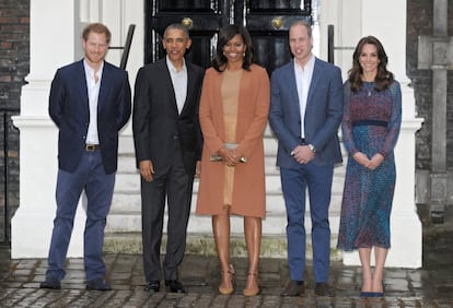 Michelle y Barack Obama junto a los duques de Cambridge y el príncipe Harry. 