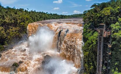 Panorámica de los Saltos del Monday, cerca de Ciudad del Este (Paraguay).