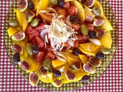 Ensalada de tomate, melocotón e higos