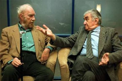 Fernando Fernn-Gmez y Eduardo Haro Tecglen, en una imagen tomada en 2001.