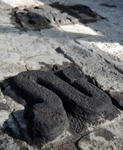 Otra de las l&aacute;pidas frente al Templo Mayor.